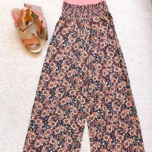 Wide leg high waisted/Palazzo pants